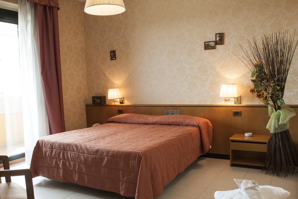 Le Gronde Hotel Cava Manara Room photo